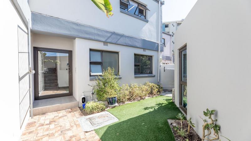 3 Bedroom Property for Sale in Bloubergrant Western Cape